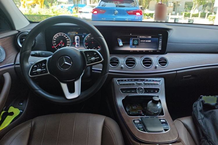 Used Mercedes-Benz E-Class 2019 Restyled E 300 L Luxury Edition Center Console