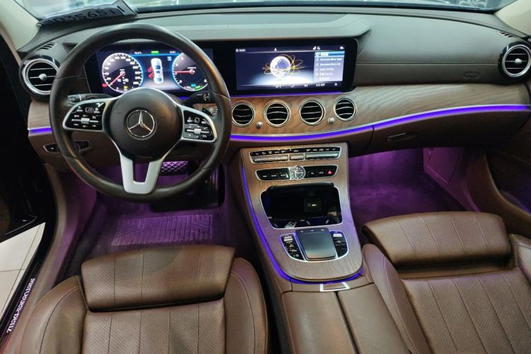 Used Mercedes-Benz E-Class 2019 E 260 L Center Console