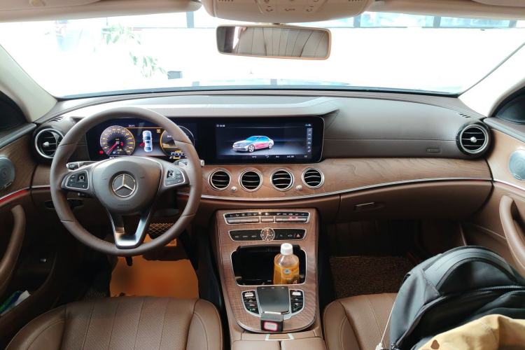 Used Mercedes-Benz E-Class 2019 E 300 L Luxury Model Center Console