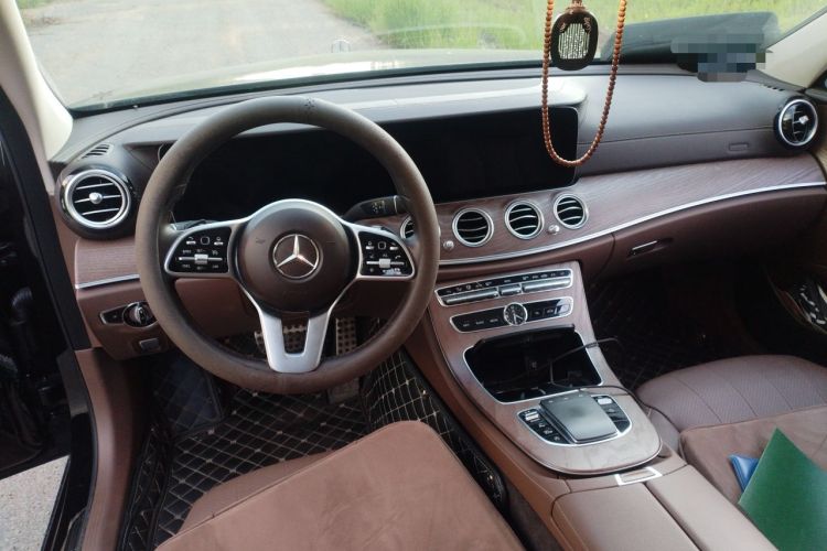 Used Mercedes-Benz E-Class 2019 E 300 L Stylish Model Center Console