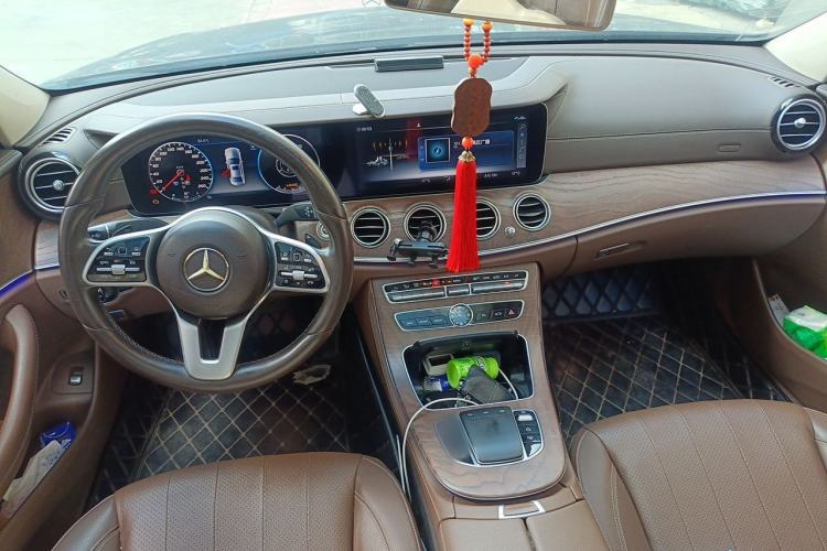 Used Mercedes-Benz E-Class 2019 E 300 L Luxury Model Center Console