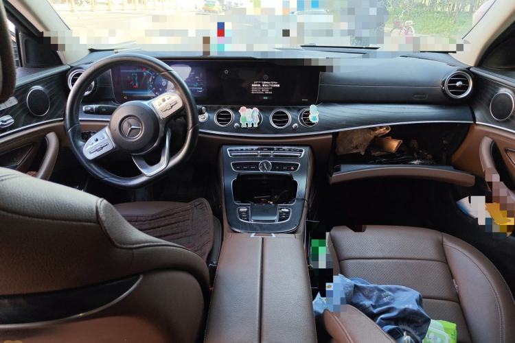 Used Mercedes-Benz E-Class 2019 E 300 L Sport Luxury Edition Center Console