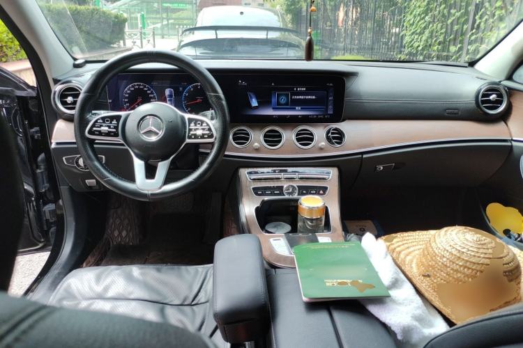 Used Mercedes-Benz E-Class 2019 E 200 L Center Console