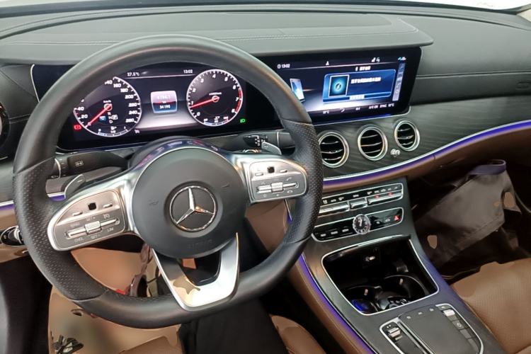 Used Mercedes-Benz E-Class 2019 Restyled E 300 L Sporty and Stylish Edition Center Console