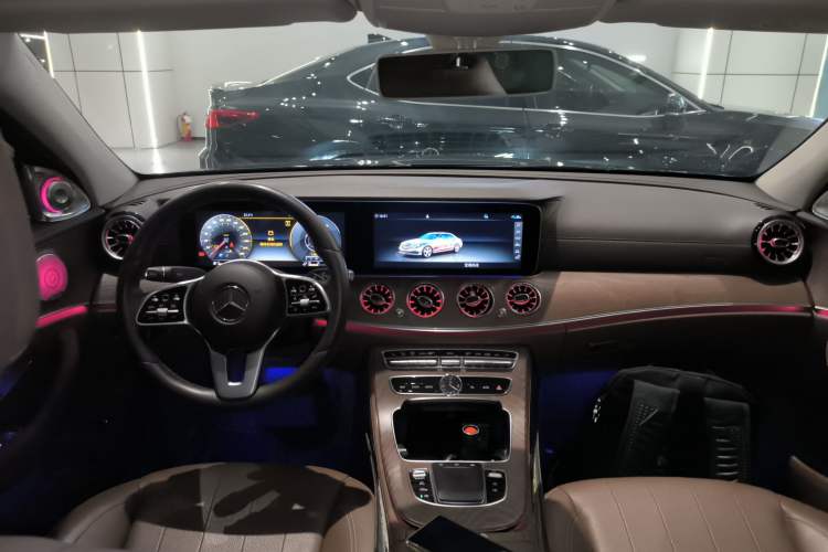 Used Mercedes-Benz E-Class 2019 Restyled E 300 L Luxury Edition Center Console