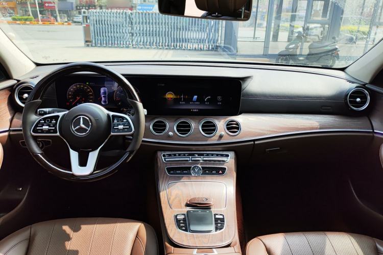 Used Mercedes-Benz E-Class 2019 Restyled E 300 L Luxury Edition Center Console