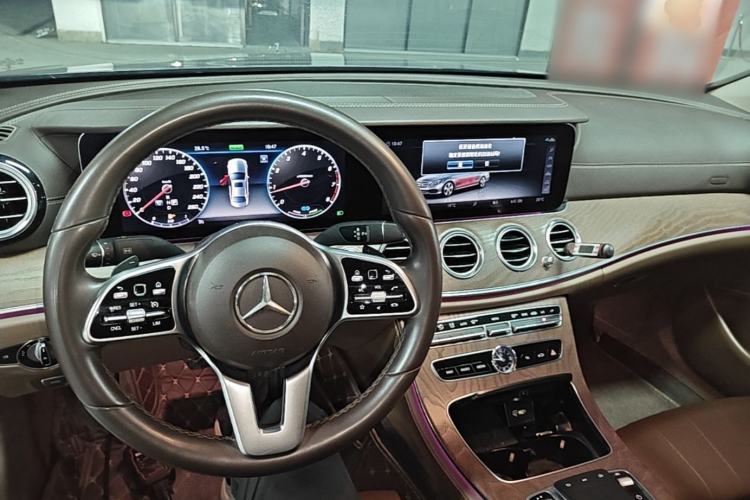 Used Mercedes-Benz E-Class 2019 E 260 L Center Console