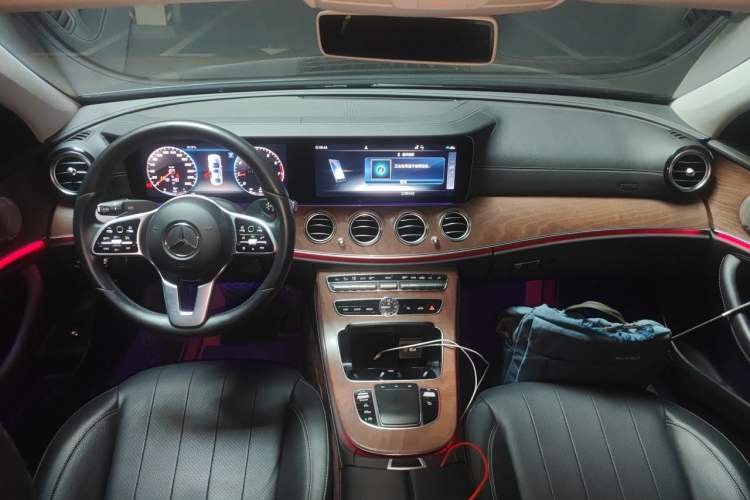 Used Mercedes-Benz E-Class 2019 Facelifted E 300 L Stylish Version Center Console