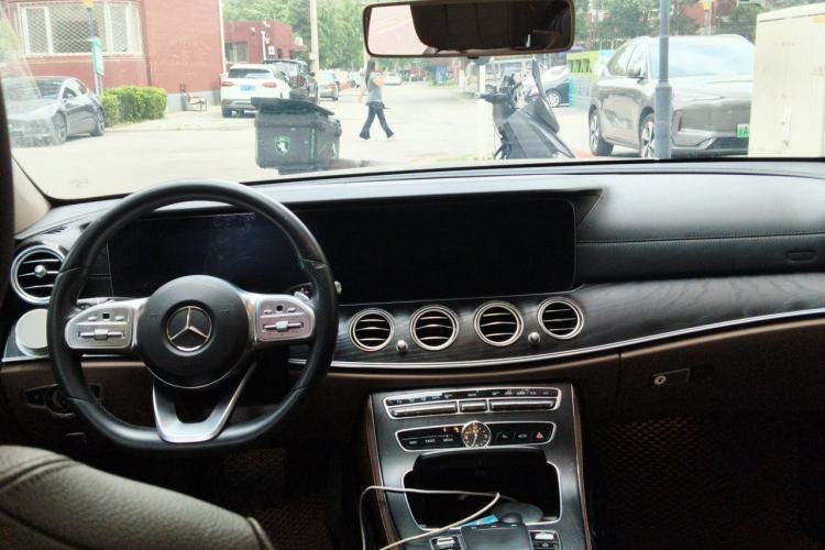 Used Mercedes-Benz E-Class 2019 E 200 L Sport Edition Center Console