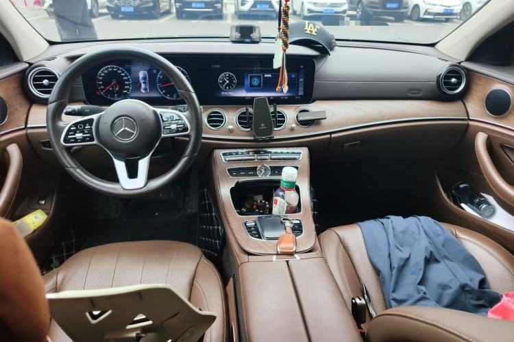 Used Mercedes-Benz E-Class 2019 Facelifted E 300 L Stylish Version Center Console