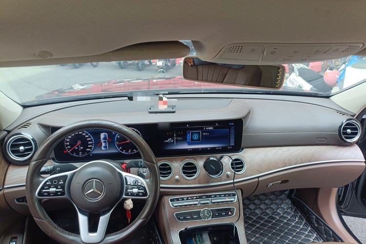 Used Mercedes-Benz E-Class 2019 E 300 L Luxury Model Center Console