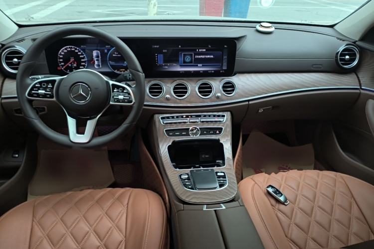 Used Mercedes-Benz E-Class 2019 Restyled E 300 L Luxury Edition Center Console