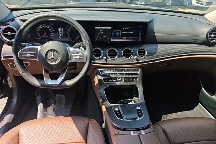 Used Mercedes-Benz E-Class 2019 Restyled E 300 L Sport Luxury Edition Center Console