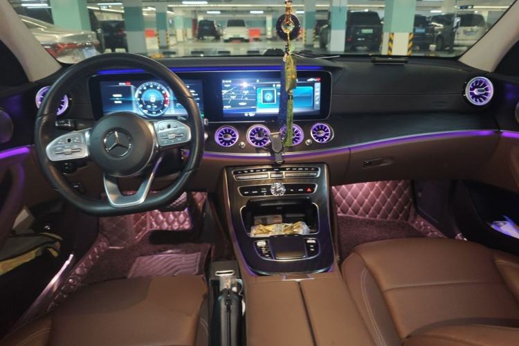 Used Mercedes-Benz E-Class 2019 E 300 L Sport Luxury Edition Center Console