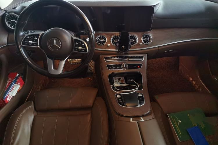 Used Mercedes-Benz E-Class 2019 E 200 L Center Console
