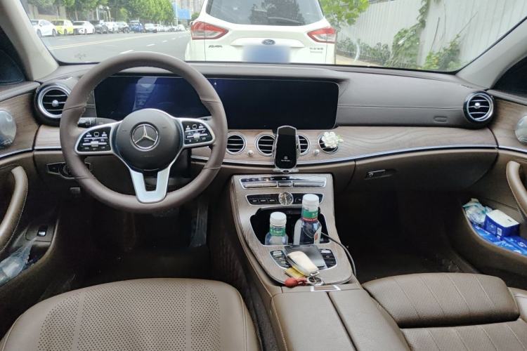Used Mercedes-Benz E-Class 2019 E 200 L Center Console