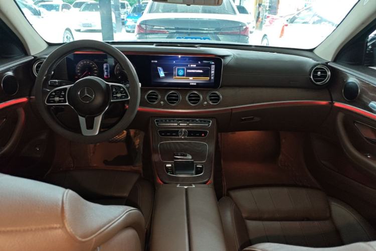 Used Mercedes-Benz E-Class 2019 E 260 L Center Console