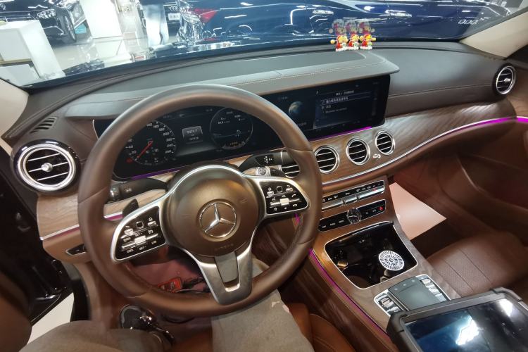 Used Mercedes-Benz E-Class 2019 E 200 L Center Console