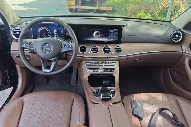 Used Mercedes-Benz E-Class 2019 E 300 L Luxury Model Center Console
