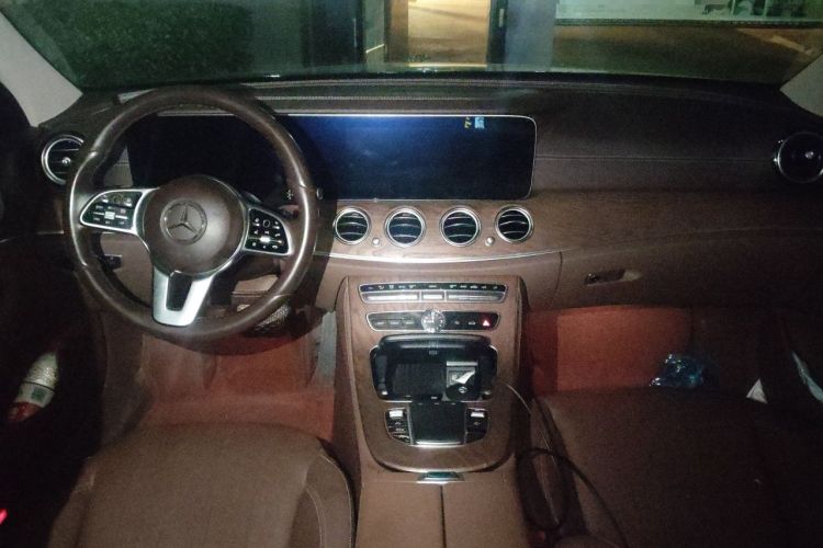 Used Mercedes-Benz E-Class 2019 Facelifted E 300 L Stylish Version Center Console