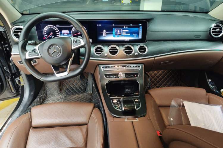 Used Mercedes-Benz E-Class 2019 E 200 L Sport Edition Center Console