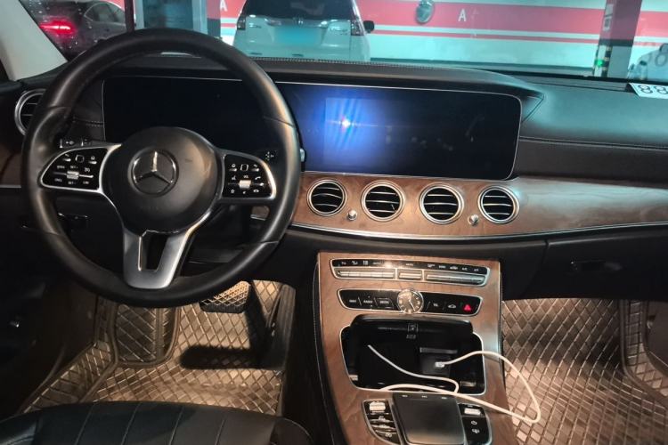 Used Mercedes-Benz E-Class 2019 E 300 L Luxury Model Center Console