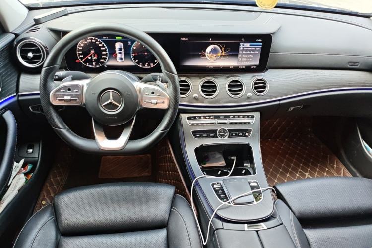 Used Mercedes-Benz E-Class 2019 E 260 L Sport 4MATIC Center Console