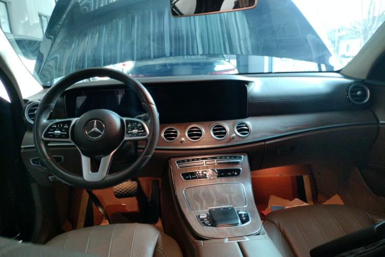 Used Mercedes-Benz E-Class 2019 E 300 L Luxury Model Center Console