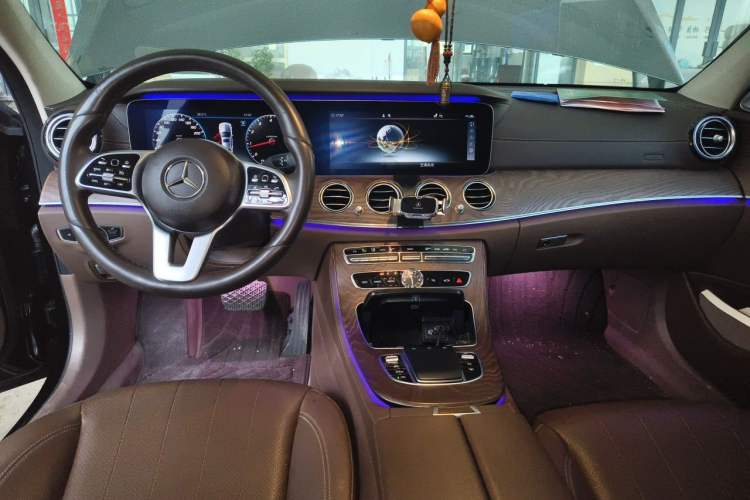 Used Mercedes-Benz E-Class 2019 Facelifted E 300 L Stylish Version Center Console