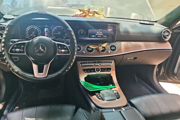 Used Mercedes-Benz E-Class 2019 E 260 L Center Console