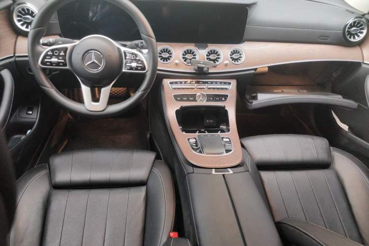 Used Mercedes-Benz E-Class 2019 E 260 L Center Console