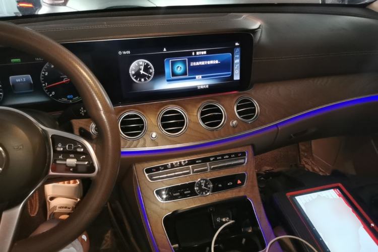 Used Mercedes-Benz E-Class 2019 E 260 L Center Console