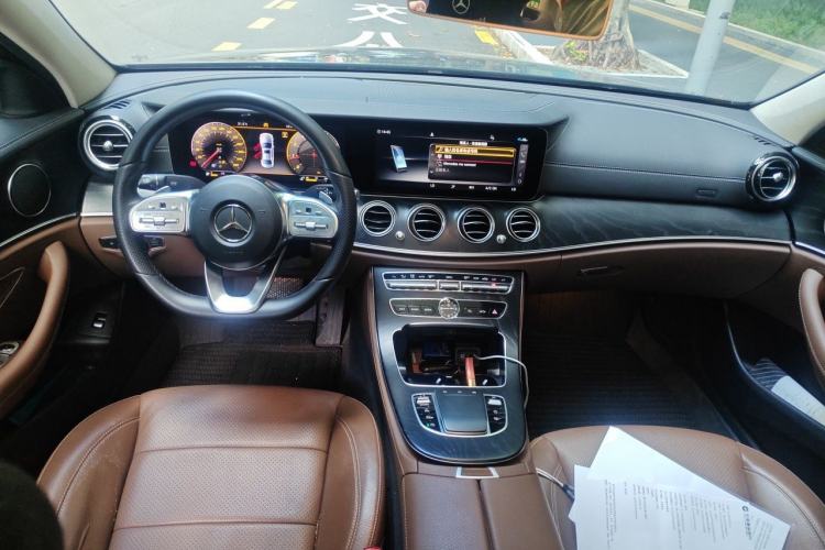 Used Mercedes-Benz E-Class 2019 E 300 L Sport Luxury Edition Center Console