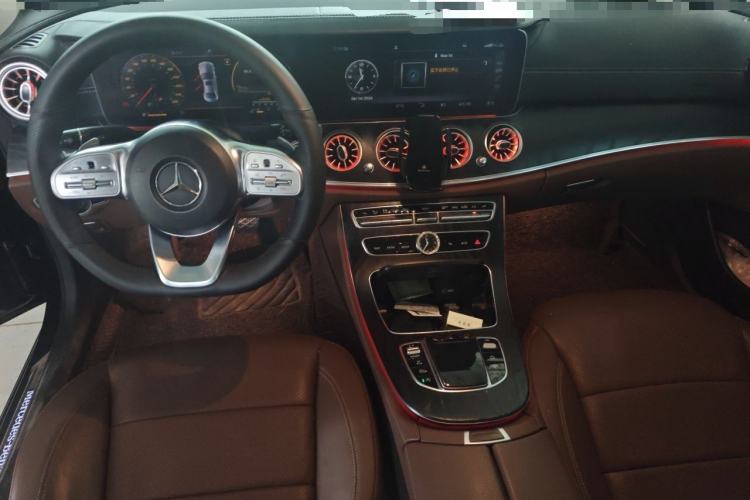 Used Mercedes-Benz E-Class 2019 E 300 L Sport Luxury Edition Center Console