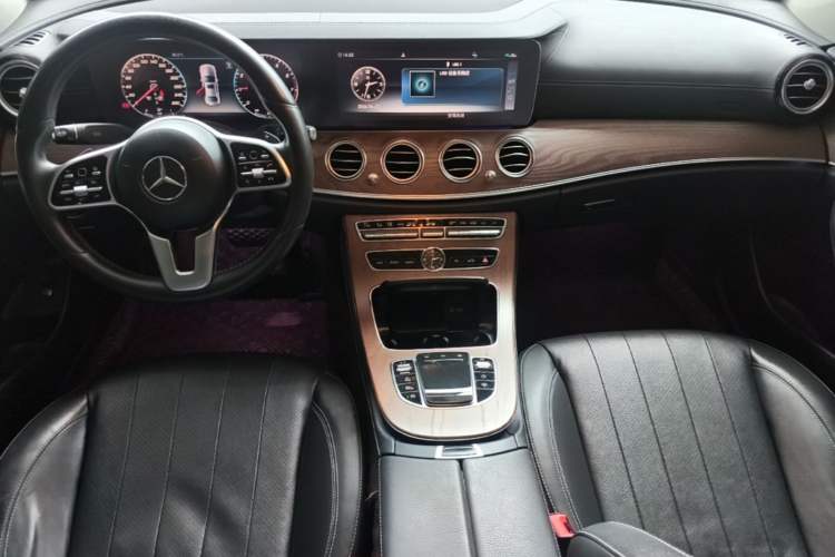 Used Mercedes-Benz E-Class 2019 Restyled E 300 L Luxury Edition Center Console