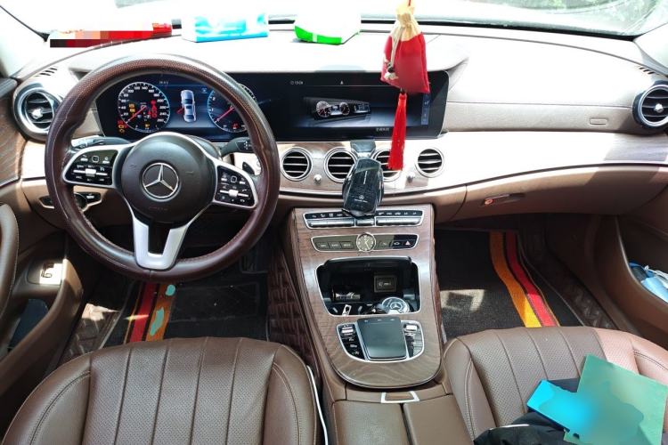 Used Mercedes-Benz E-Class 2019 Restyled E 300 L Luxury Edition Center Console