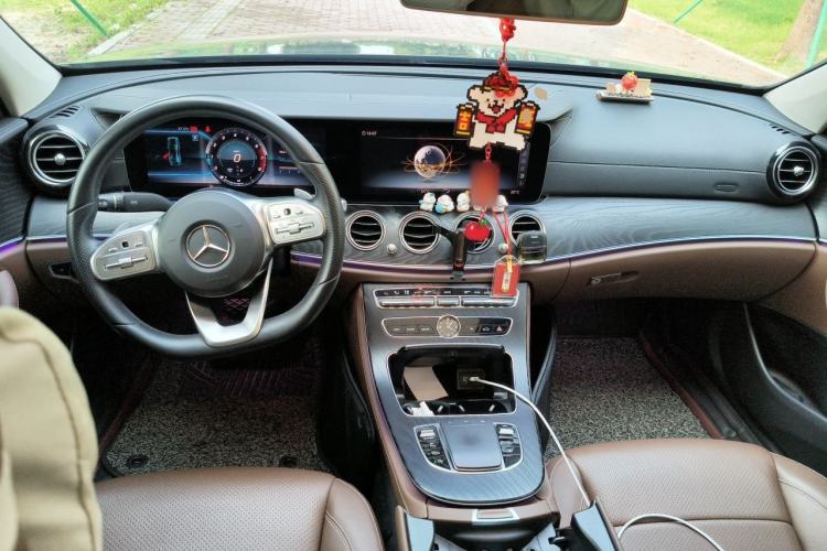 Used Mercedes-Benz E-Class 2019 E 300 L Sport Luxury Edition Center Console