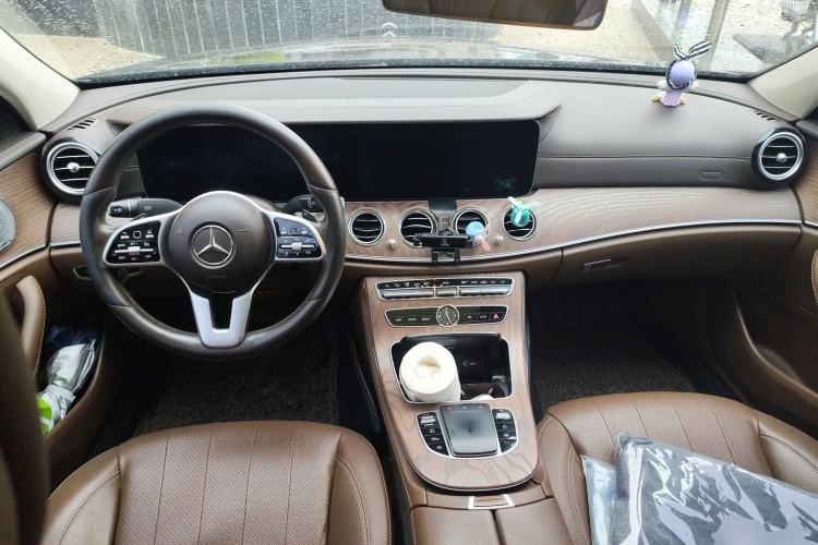 Used Mercedes-Benz E-Class 2019 Restyled E 300 L Luxury Edition Center Console