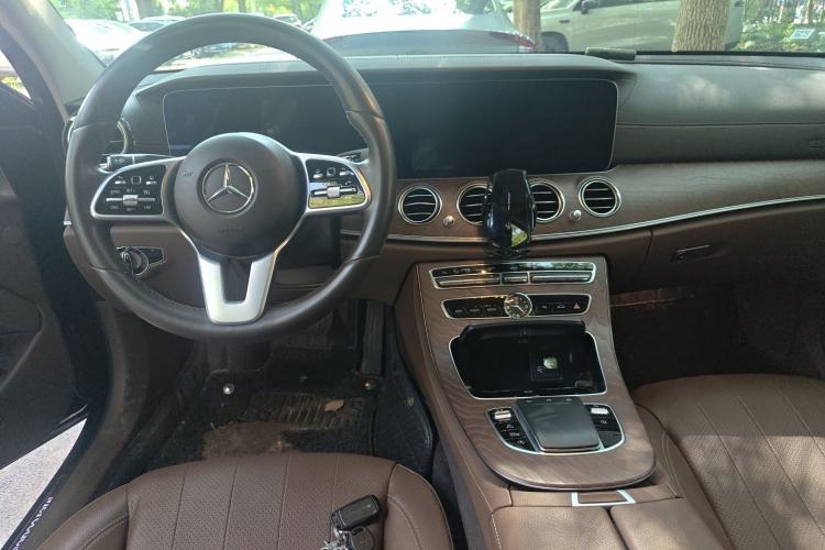 Used Mercedes-Benz E-Class 2019 Facelifted E 300 L Stylish Version Center Console