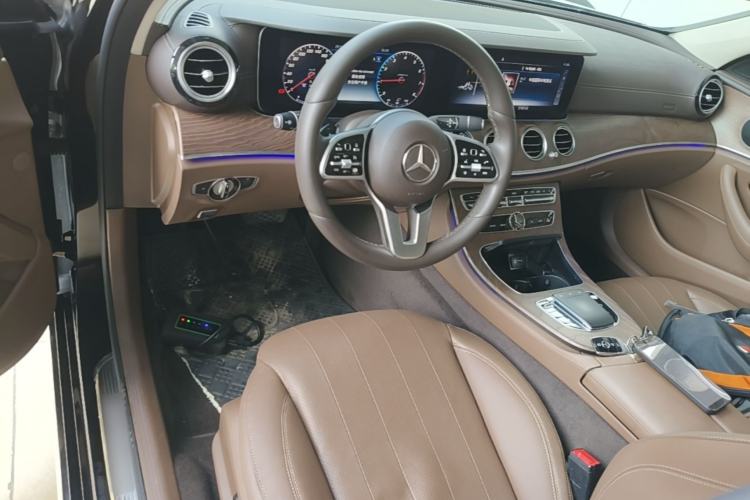 Used Mercedes-Benz E-Class 2019 Facelifted E 300 L Stylish Version Center Console