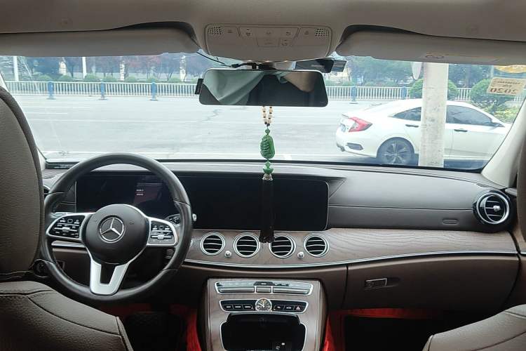 Used Mercedes-Benz E-Class 2019 E 200 L Center Console