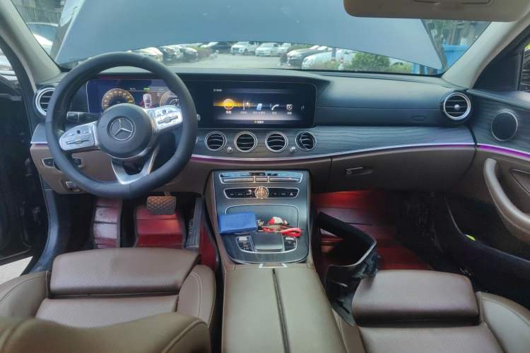 Used Mercedes-Benz E-Class 2019 E 260 L Sport Edition Center Console