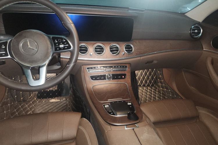 Used Mercedes-Benz E-Class 2019 E 260 L Center Console