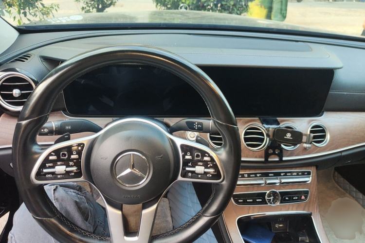 Used Mercedes-Benz E-Class 2019 Restyled E 300 L Sport Luxury Edition Center Console
