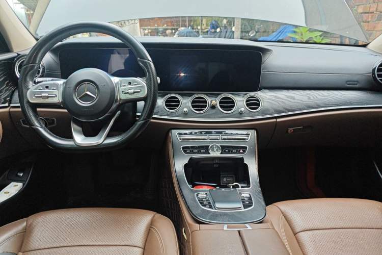 Used Mercedes-Benz E-Class 2019 E 300 L Sport Luxury Edition Center Console