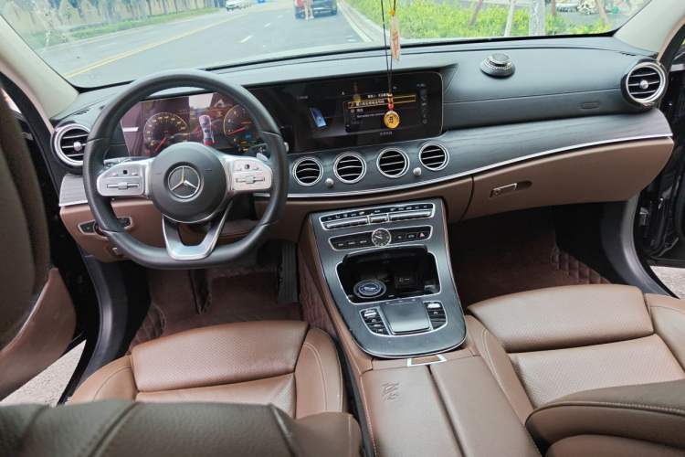 Used Mercedes-Benz E-Class 2019 E 260 L Sport Edition Center Console