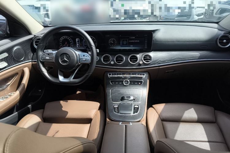 Used Mercedes-Benz E-Class 2019 E 200 L Sport 4MATIC Center Console