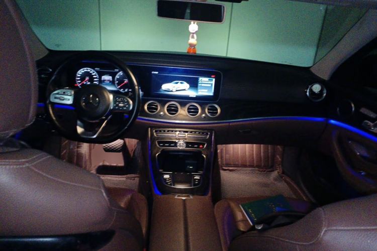 Used Mercedes-Benz E-Class 2019 E 300 L Sport Luxury Edition Center Console