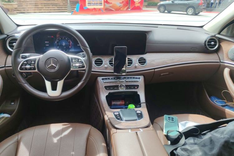 Used Mercedes-Benz E-Class 2019 Facelifted E 300 L Stylish Version Center Console