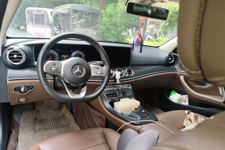Used Mercedes-Benz E-Class 2019 E 300 L Sport Luxury Edition Center Console
